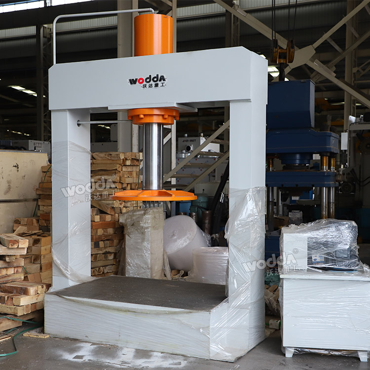 200噸龍門液壓機(jī)