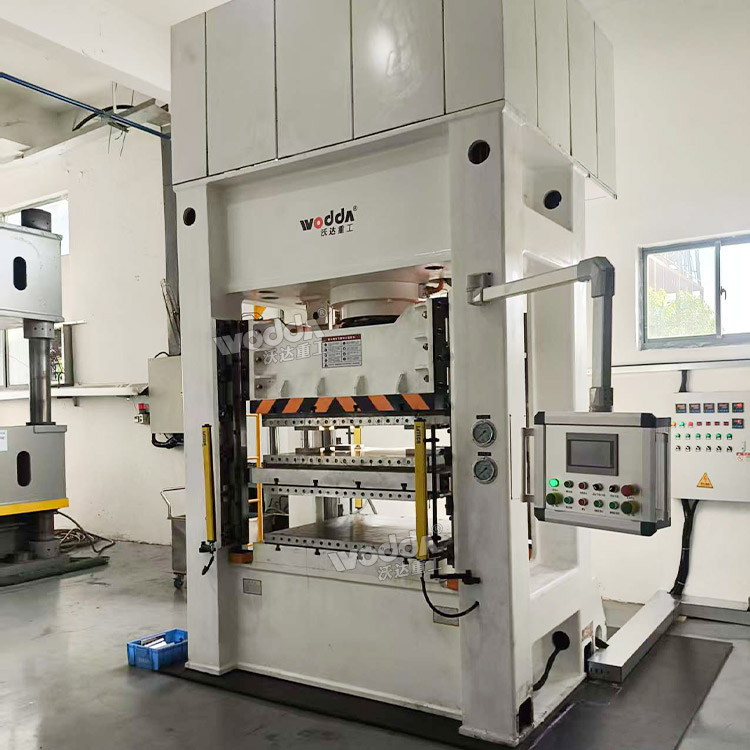 315噸框架式液壓機現(xiàn)場