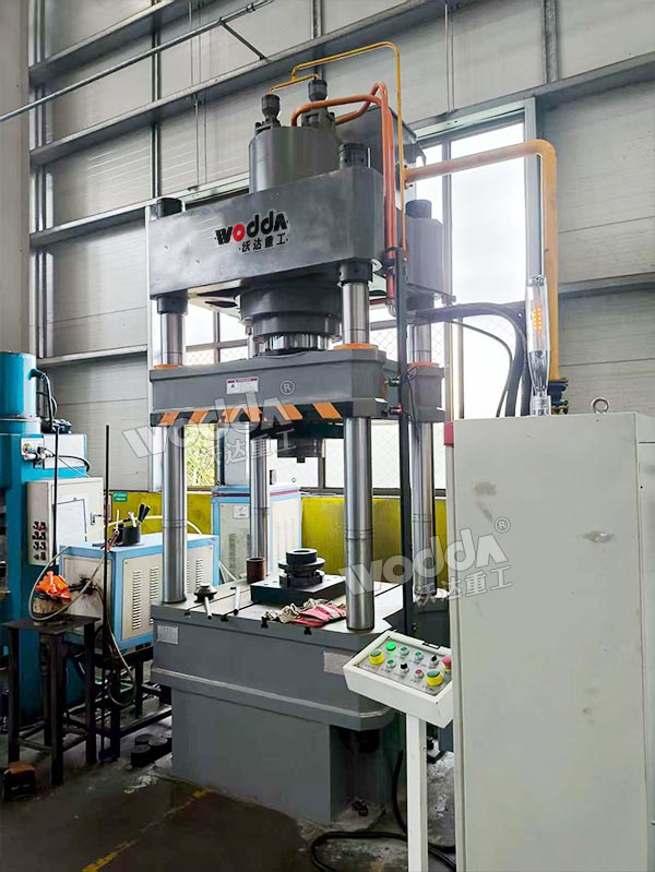 315噸四柱液壓機(jī) 315噸四柱液壓機(jī)