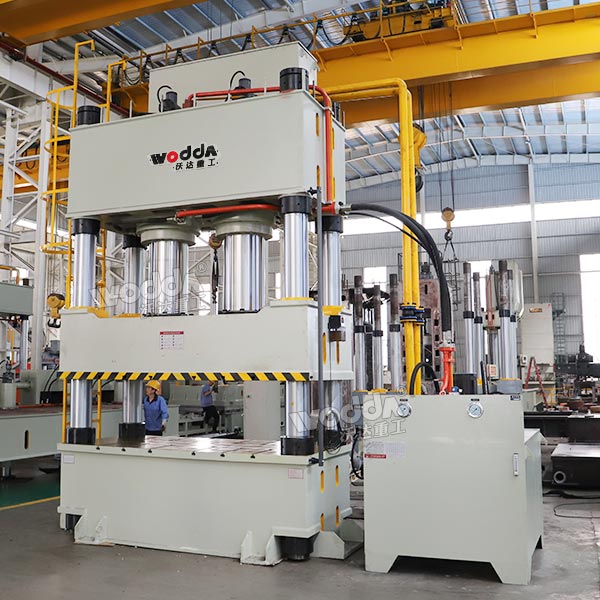 1000噸四柱液壓機(jī) 1000噸四柱液壓機(jī)