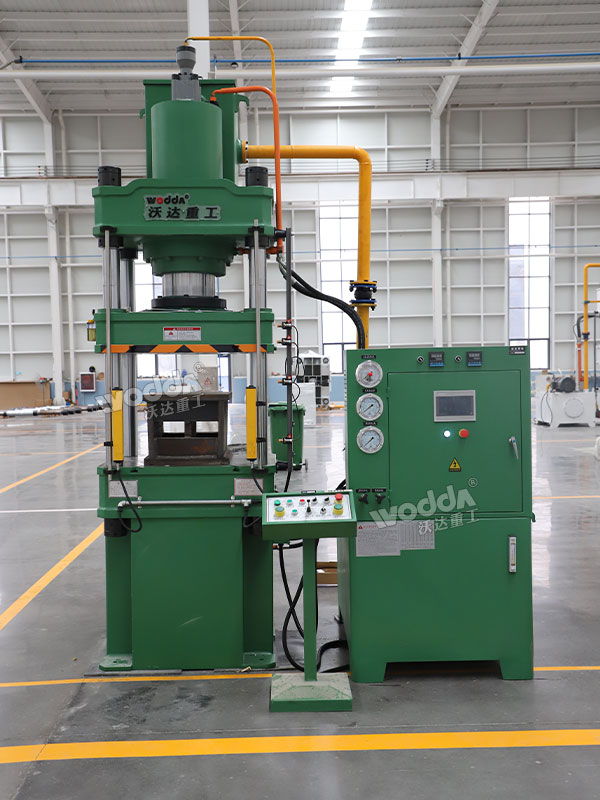 200噸四柱液壓機(jī)車間實物 200噸四柱液壓機(jī)車間實物