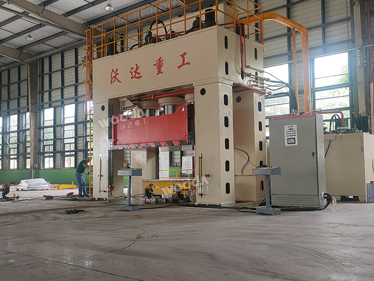 復(fù)合材料成型液壓機.jpg 復(fù)合材料成型液壓機.jpg