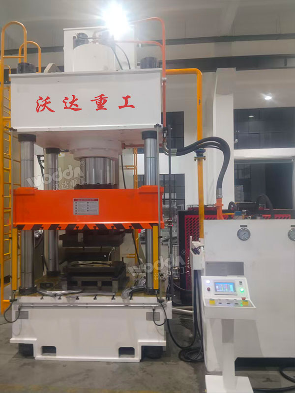 400噸汽車(chē)配件成型液壓機(jī)現(xiàn)場(chǎng) 400噸汽車(chē)配件成型液壓機(jī)現(xiàn)場(chǎng)