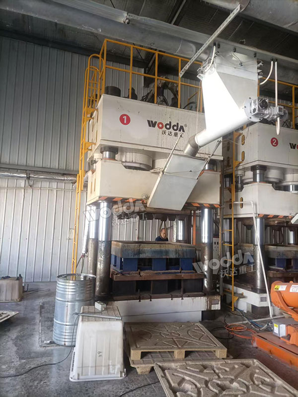 1600噸木屑托盤液壓機(jī)