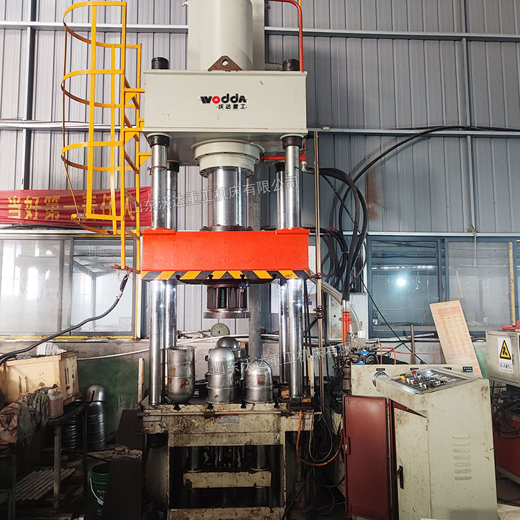 315噸不銹鋼內(nèi)膽拉伸液壓機(jī)