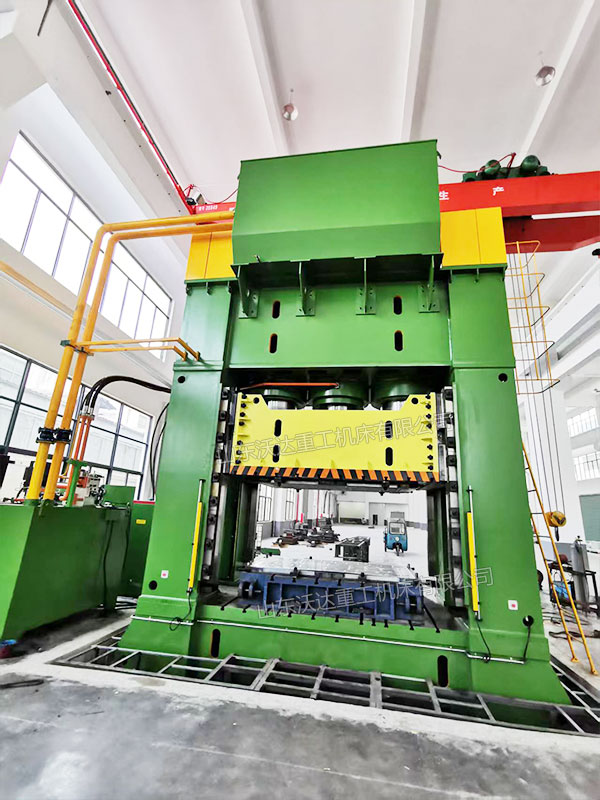 3000噸框架式液壓機(jī)現(xiàn)場(chǎng)試機(jī)