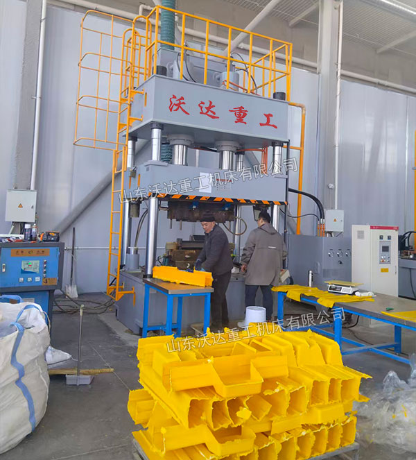 四柱式復(fù)合材料成型液壓機 四柱式復(fù)合材料成型液壓機