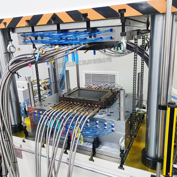 200噸四柱液壓機模壓飛機艙體隔板