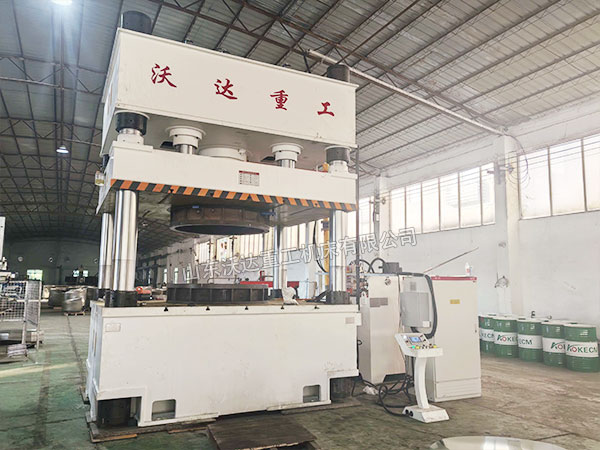 500噸四柱液壓機(jī)安裝完成