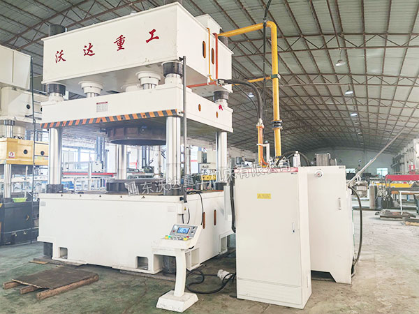 500噸四柱液壓機(jī)現(xiàn)場(chǎng)