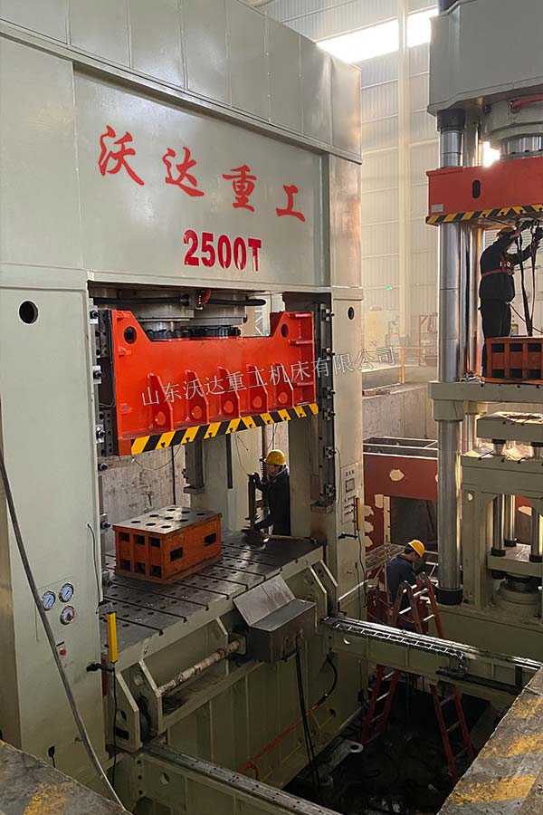 2500噸汽車配件成型液壓機 2500噸汽車配件成型液壓機