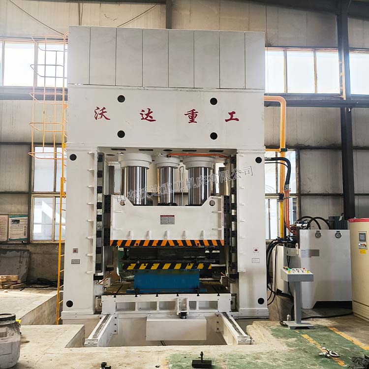 1250噸框架式液壓機(jī)現(xiàn)場(chǎng) 1250噸框架式液壓機(jī)現(xiàn)場(chǎng)