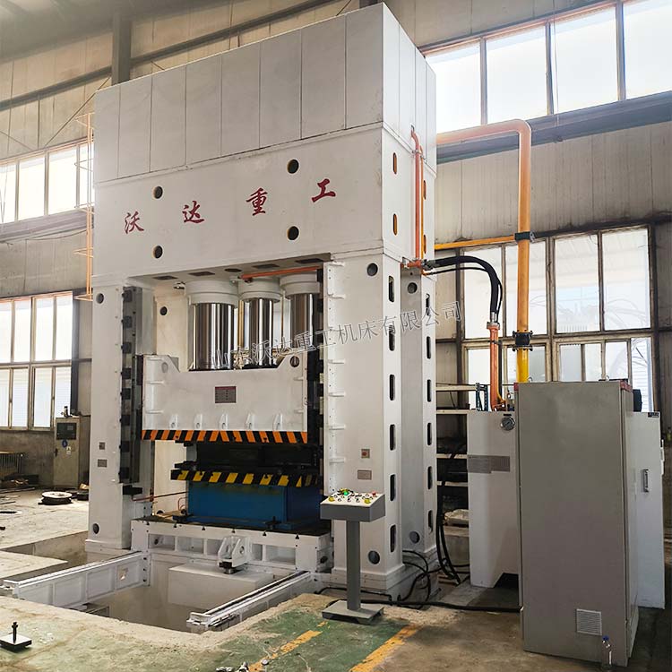 1250噸汽車橋架成型液壓機(jī) 1250噸汽車橋架成型液壓機(jī)