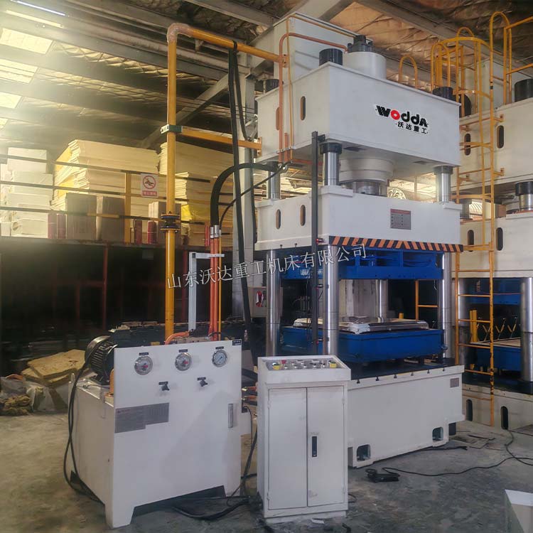 400噸四柱液壓機(jī)沖壓不銹鋼水箱板