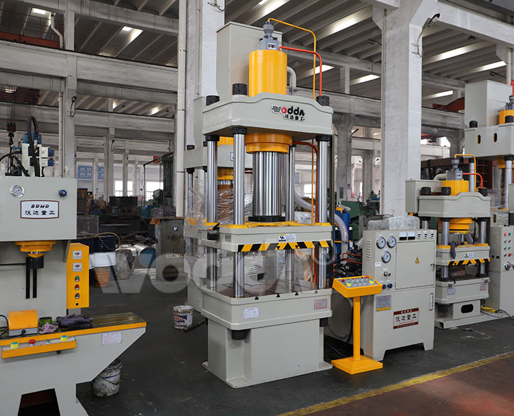 200噸四柱三梁液壓機 200噸四柱三梁液壓機