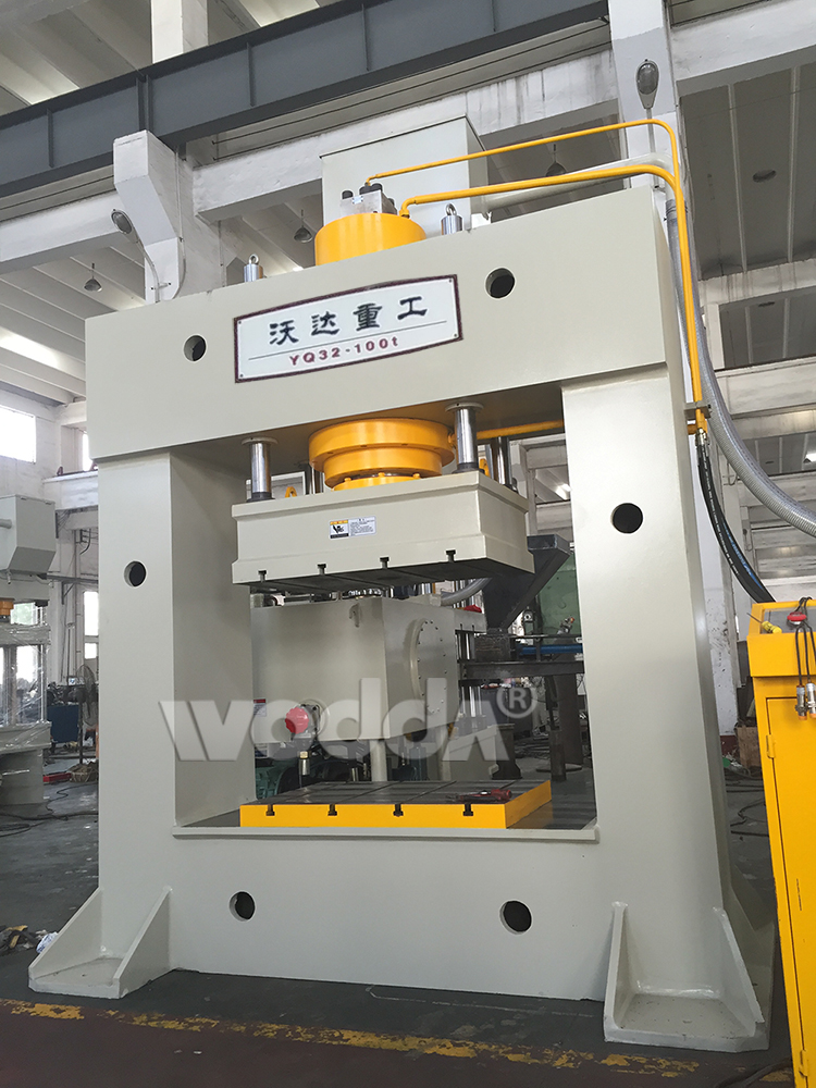 200噸大跨徑龍門液壓機(jī) 200噸大跨徑龍門液壓機(jī)