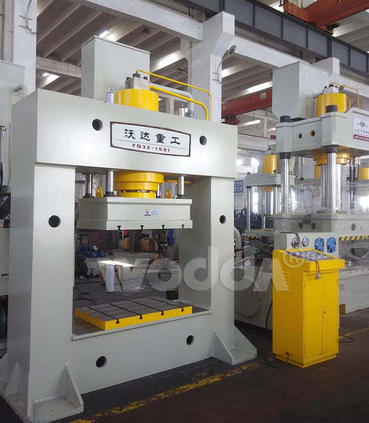 200噸龍門液壓機(jī) 200噸龍門液壓機(jī)