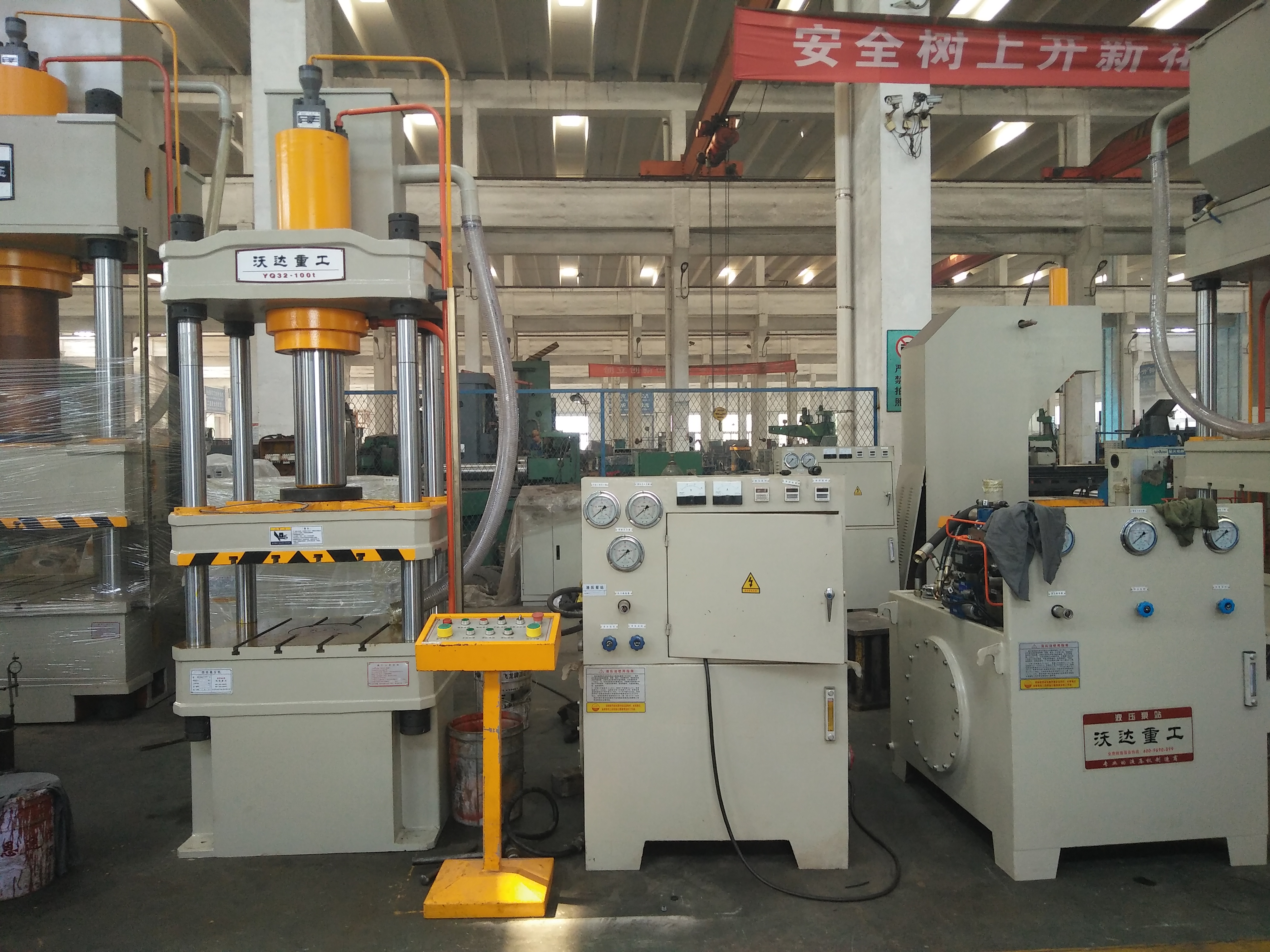 四柱液壓機實物圖